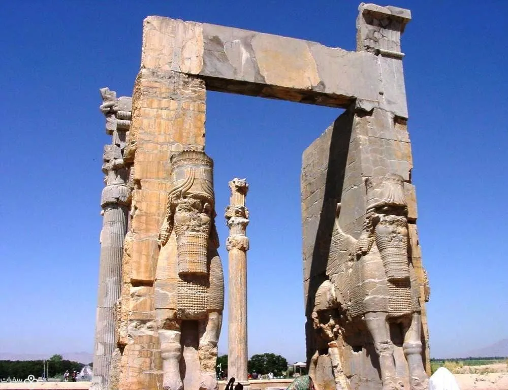 أعمدة تخت جمشيد.jpg