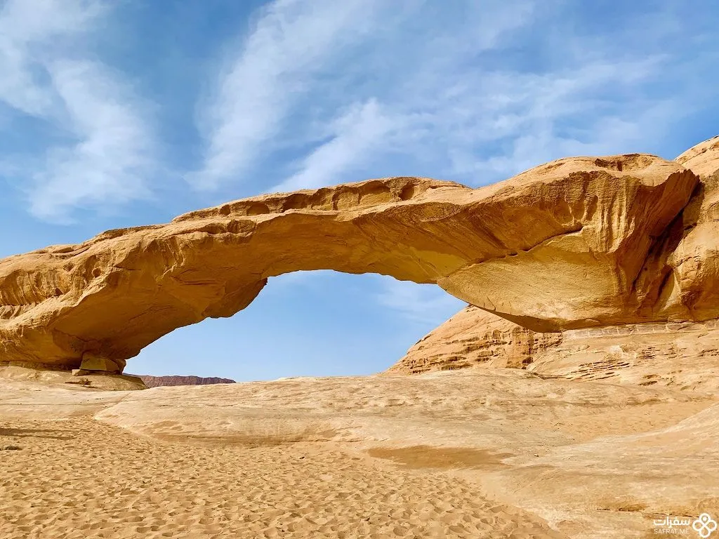 الجسر الصخري في وادي رم .jpg