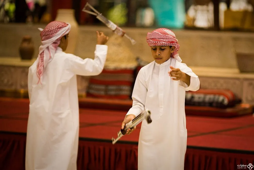 الرقصات التقليدية في الإمارات .jpg