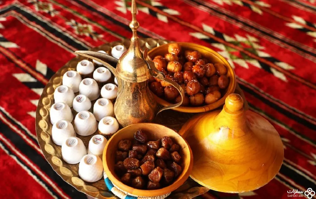 القهوة العربية والحلويات التقليدية .jpg القهوة العربية والحلويات التقليدية .jpg