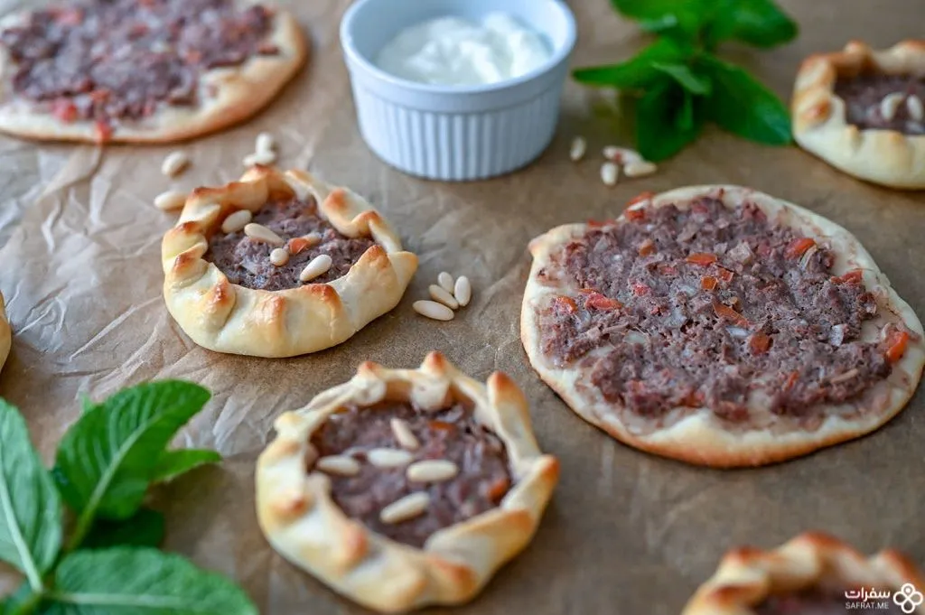 اللحم بعجينة .jpg