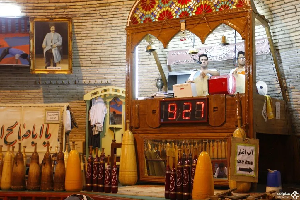 المرشد في الزورخانة.jpg المرشد في الزورخانة.jpg