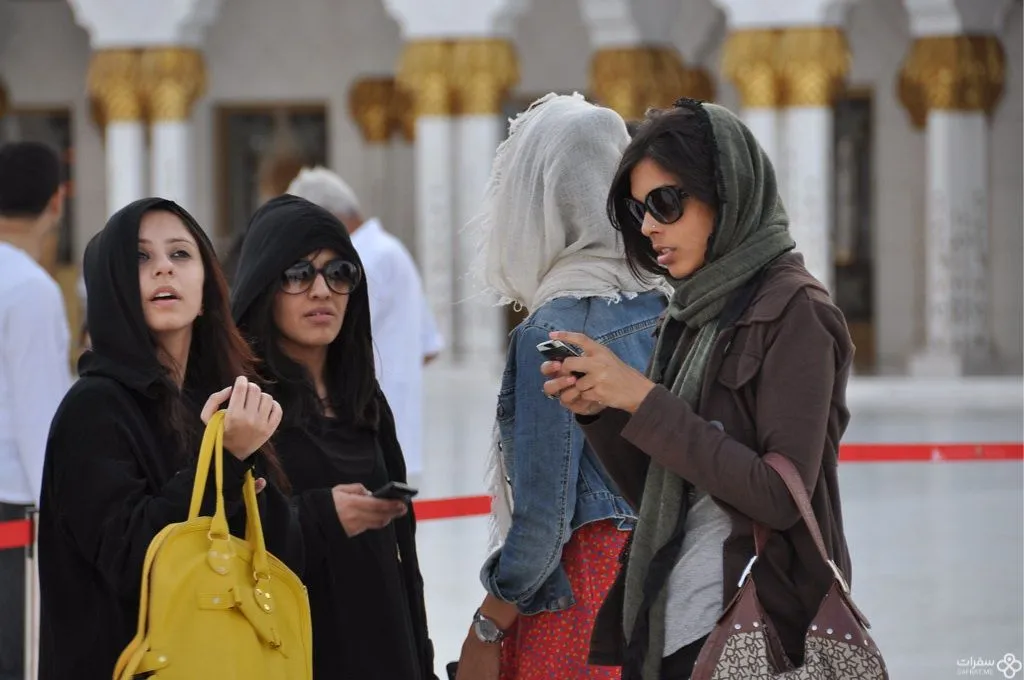 الملبوس الإماراتي 1.jpg