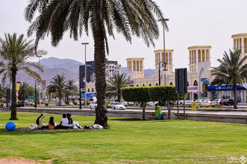 المنتزه الشاطئي في مدینة خورفکان.jpg