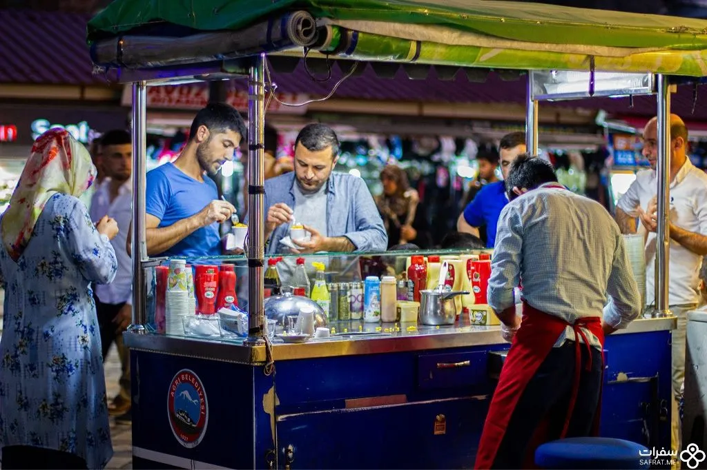 باعة الوجبات الخفیفة بالعربات 1 1.jpg باعة الوجبات الخفیفة بالعربات 1 1.jpg