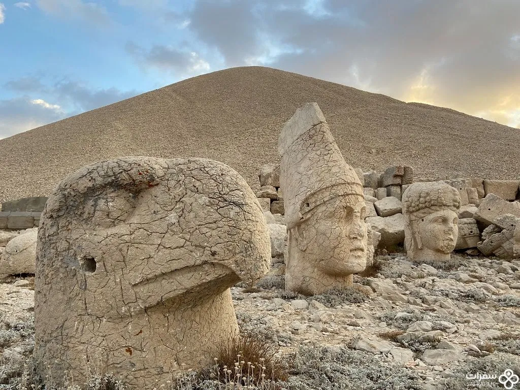 جبل نمرود في تركيا .jpg