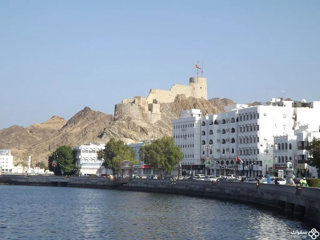 حصن مطرح وإطلالته علی شاطئ مطرح 2.jpg