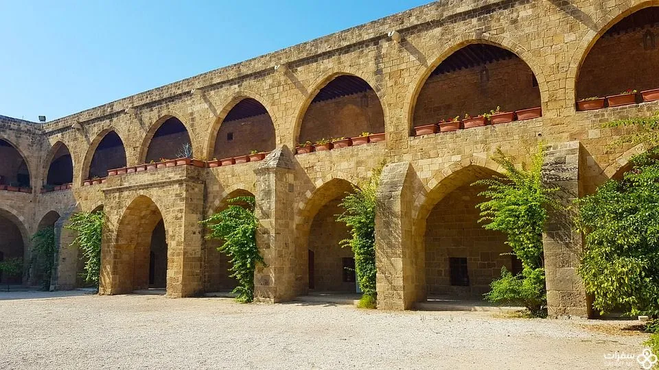 ساحة خان الإفرنج.jpg