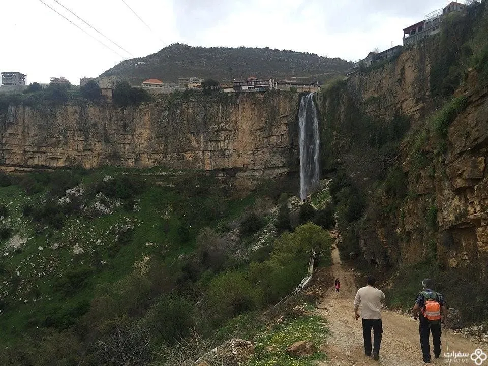 شلال جزین عن بعد 1 1.jpg