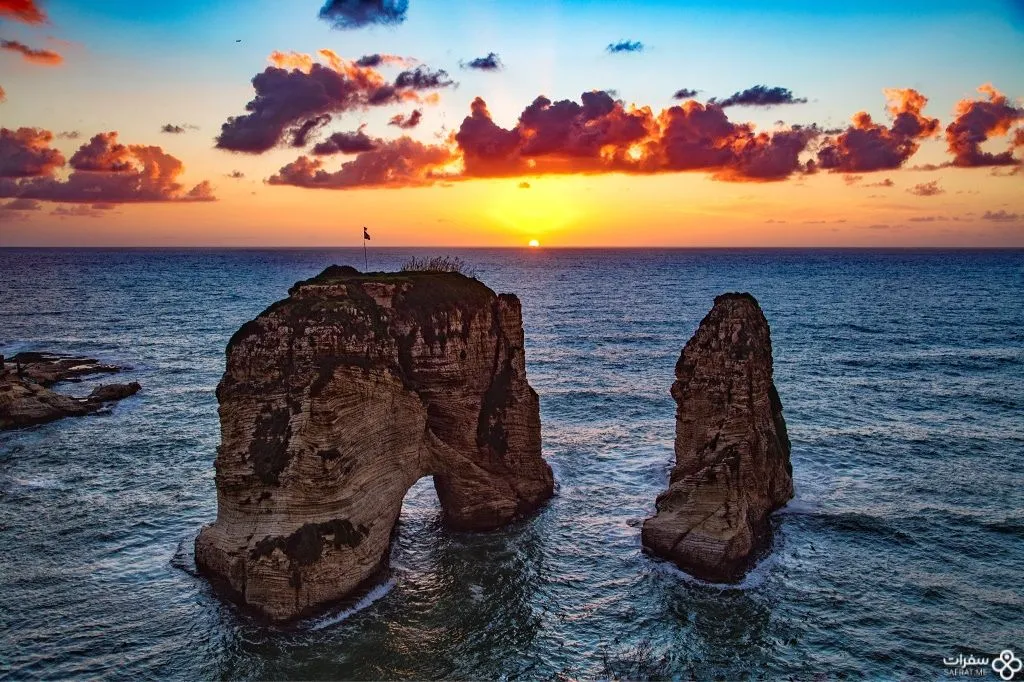 صخرة الروشة عندالمساء 1 2.jpg