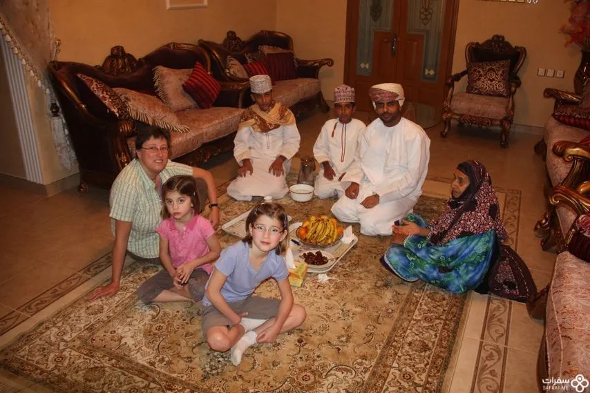 في ضیافة أسرة عمانیة .jpg في ضیافة أسرة عمانیة .jpg