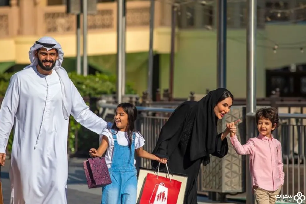 متعة التسوق مع العائلة في مهرجان التسوق .jpg