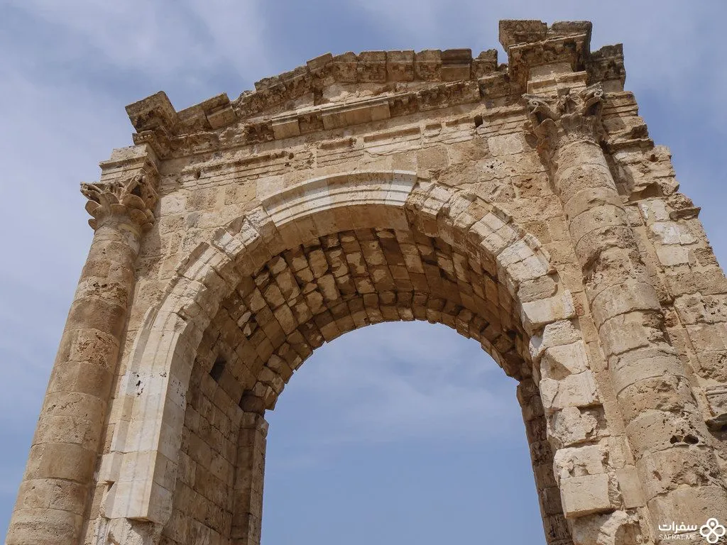 مدخل مدينة صور القديمة .jpg