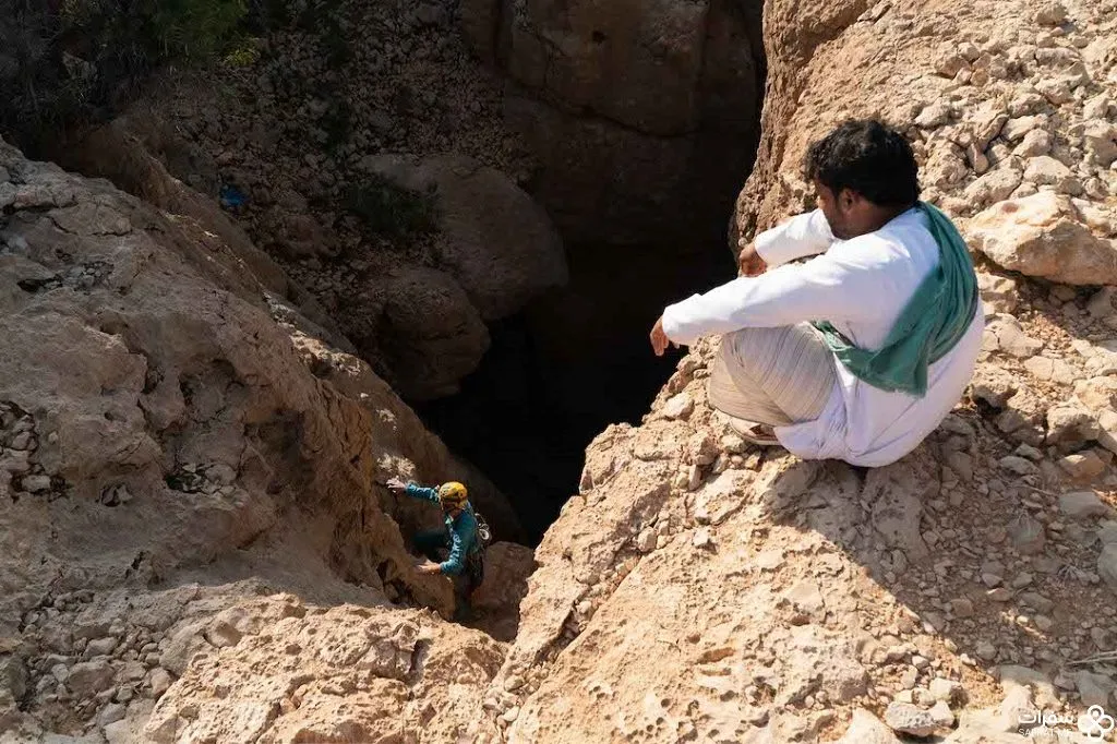 مدخل کهف مجلس الجن .jpg