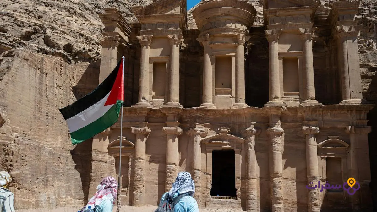 ختم دخول الأردن على صفحة جواز سفر عراقي.