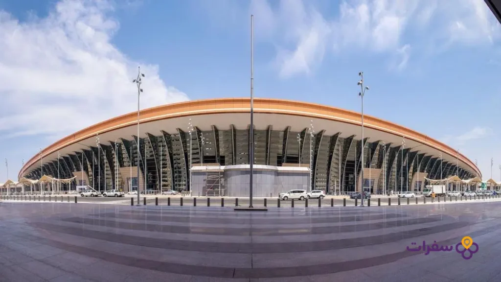 saudi transit visa iraqis 0 الواجهة الخارجية الحديثة لمطار الملك عبد العزيز الدولي في جدة، السعودية.