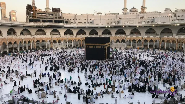 umrah visa requirements for iraqis 0 صورة جوية للكعبة المشرفة في مكة المكرمة تُظهر الحجاج يؤدون العمرة.
